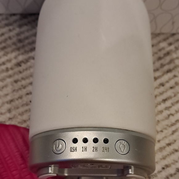 NEST Fragrances White and Silver Diffuser - Picture 9 of 9